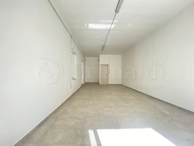 Foto Locale commerciale a Giugliano in Campania di 50 m² con 1 locali