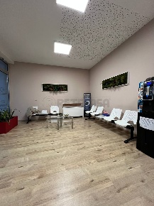 Foto Locale commerciale a Montecchio Maggiore di 190 m² con 8 locali