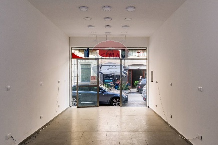 Foto Negozio in Via Giuseppe La Farina, Palermo di 40 m² con 1 locali