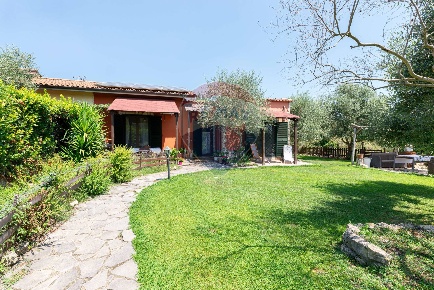 Foto Villa bifamiliare in Via Giovannelle, Mentana di 70 m² con 3 locali