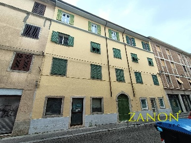 Foto Appartamento in Via Morelli, Gorizia Centro di 98 m² con 4 locali