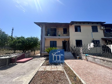 Foto Villa singola in Via Masseria Vecchia, Giugliano in Campania di 100 m²