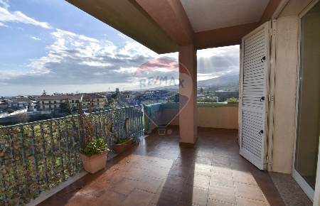 Foto Appartamento in Via Umberto, Fiumefreddo di Sicilia di 205 m²
