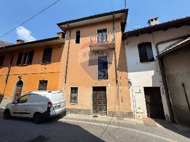 Foto Rustico in Via moneta, Urgnano Centro di 140 m² con 6 locali