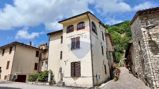 Foto Casa indipendente in Via Plestia, Serravalle di Chienti Centro