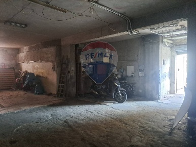 Foto Box in via zara, Siracusa Borgata - Santa Lucia di 83 m² con 1 locali
