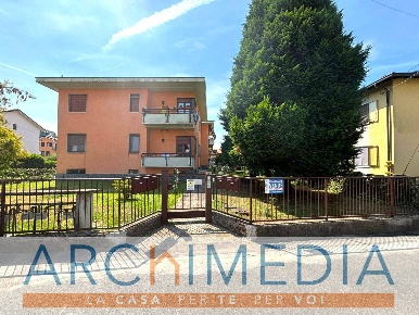 Foto Appartamento in Via Cavalier Brusa, Malnate di 110 m² con 3 locali