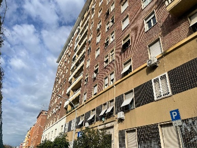 Foto Appartamento in Via Ivrea, Roma Re di Roma di 98 m² con 3 locali