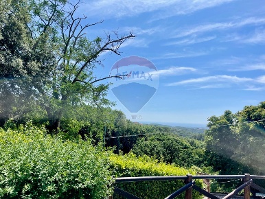 Foto Appartamento a Castellina Marittima di 130 m² con 4 locali in vendita