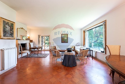 Foto Villa unifamiliare in Via Euripide, Roma Axa di 466 m² con 10 locali