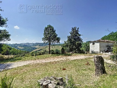 Foto Rustico a Urbino Pieve Di Cagna di 380 m² con 10 locali in vendita