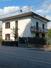 Foto Villa singola in Giuseppe Negrini, Cermenate di 700 m² con 5 locali