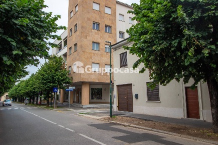Foto Appartamento in Via Caprotti, Magenta Centro di 153 m² con 4 locali