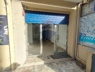 Foto Locale commerciale in Via Emiro Giafar, Palermo Brancaccio di 74 m²
