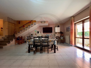 Foto Appartamento in via spataro, Lanciano di 160 m² con 6 locali