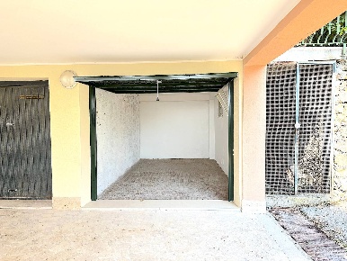 Foto Box in Località Morteo, Moneglia Centro di 18 m² con 1 locali