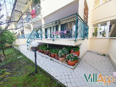Foto Appartamento in Via Antonio Canova, Fondi Centro di 115 m² in vendita