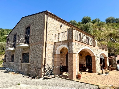 Foto Villa singola in Via case sparse, Serramezzana di 260 m² con 9 locali