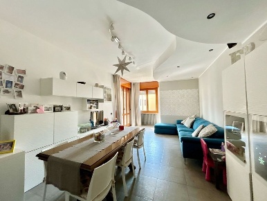 Foto Appartamento in Antonio Gramsci, Nova Milanese di 110 m² con 3 locali