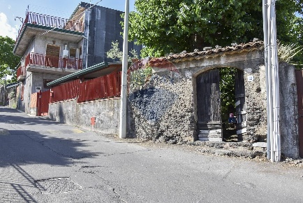 Foto Rustico in via petrone, Viagrande Centro di 100 m² con 3 locali