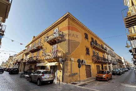Foto Appartamento in Via Cacioppo, Menfi Centro di 141 m² con 5 locali