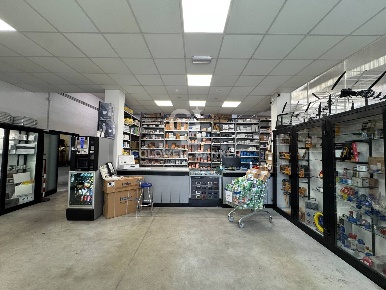 Foto Locale commerciale in Via Giarratana, Roma Borghesiana di 725 m²