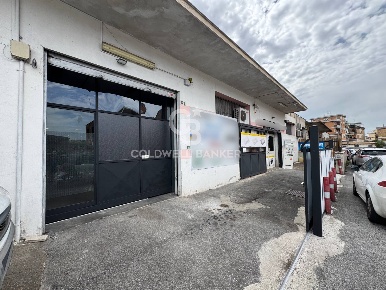 Foto Locale commerciale in Via Giarratana, Roma Borghesiana di 725 m²