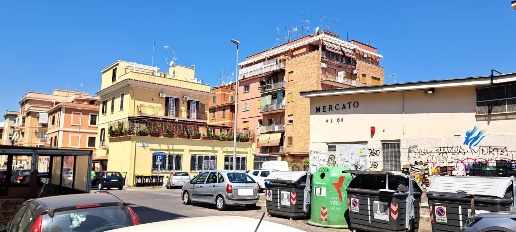 Foto Locale commerciale in Piazza Delle Iris, Roma Centocelle di 380 m²