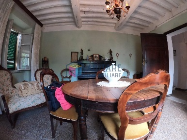 Foto Villa unifamiliare a Orciano Pisano di 300 m² con 9 locali in vendita