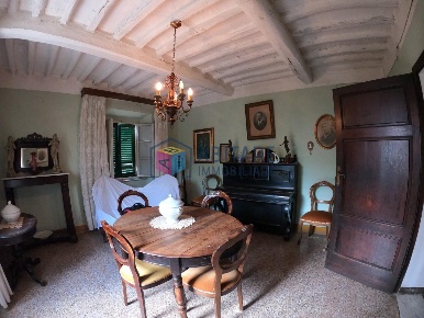 Foto Villa unifamiliare a Orciano Pisano di 300 m² con 9 locali in vendita