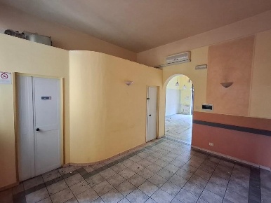 Foto Negozio a Pisa San Martino di 62 m² con 2 locali in affitto