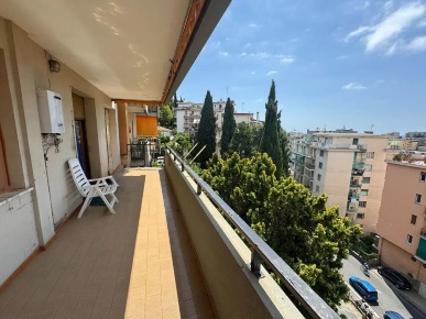 Foto Appartamento in Via Galilei  555, Sanremo Borgo di 85 m² con 3 locali