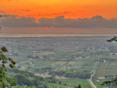 Foto Appartamento in Via Marconi  30, Castagneto Carducci Centro di 139 m²