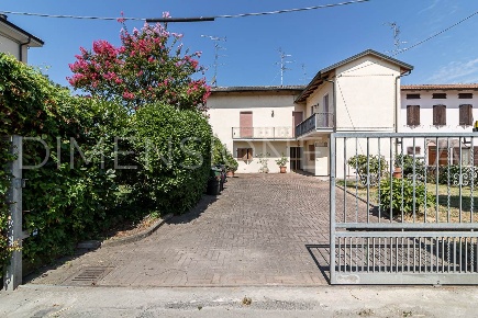 Foto Case semi ndipendenti a Cavezzo Centro di 107 m² con 4 locali