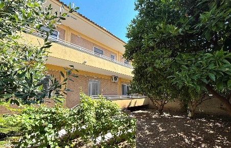 Foto Casa indipendente in VIA TAGLIAMENTO, Mondragone di 320 m² in vendita