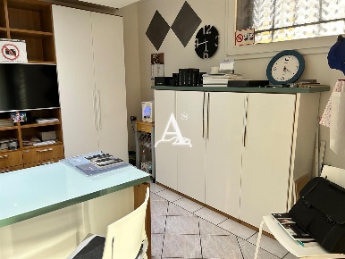 Foto Locale commerciale a Villa Bartolomea di 460 m² in vendita