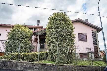 Foto Casale a Città di Castello di 400 m² con 15 locali in vendita