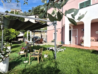 Foto Appartamento in via degli ulivi 8, Magliolo di 130 m² con 4 locali