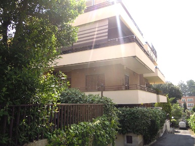 Foto Appartamento in dei Due Ponti, Roma Tomba di Nerone di 100 m²
