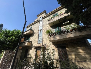 Foto Appartamento in Via di Villa Adriana 42, Tivoli di 90 m² con 3 locali