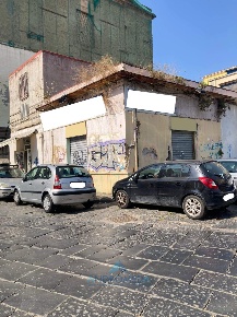 Foto Locale commerciale a Napoli Mercato di 30 m² con 1 locali in affitto