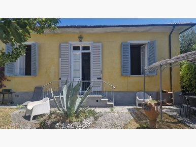Foto Villa unifamiliare in Via Eritrea, Pietrasanta di 120 m² con 4 locali