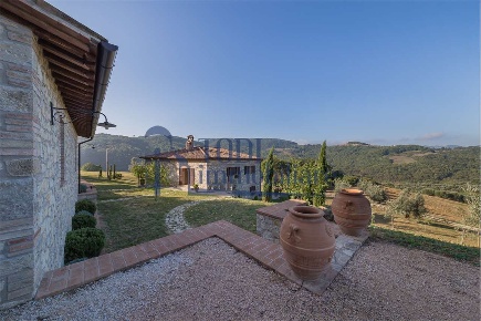 Foto Rustico in Collicello, Amelia di 300 m² con 7 locali in vendita
