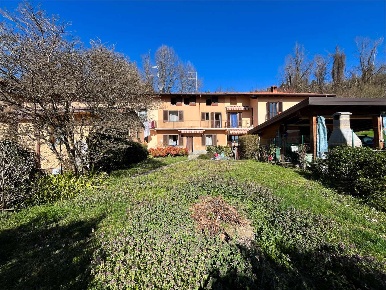 Foto Appartamento in Via Cucchino, Sesto Calende Lisanza di 220 m²