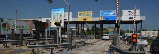 Foto Negozio in SS16, Ancona Sbrozzola di 1300 m² con 1 locali in affitto