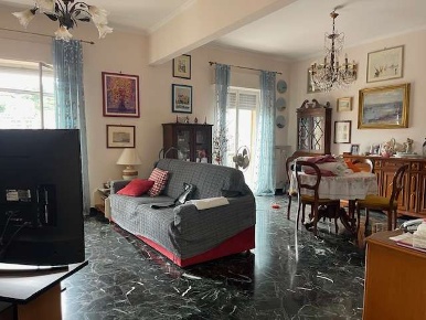 Foto Appartamento in via biga, Genova Marassi di 93 m² con 3 locali