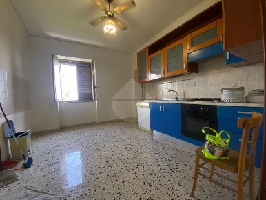 Foto Appartamento in VIA CISTRELLI, Minturno di 120 m² con 6 locali