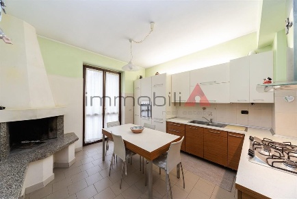 Foto Case semi ndipendenti a Nova Milanese di 191 m² con 5 locali