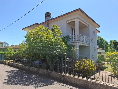 Foto Villa unifamiliare in Via Rimembranze, Lentate sul Seveso Centro