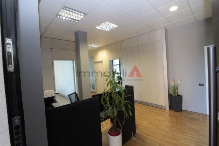 Foto Ufficio a Brugherio di 155 m² con 4 locali in affitto